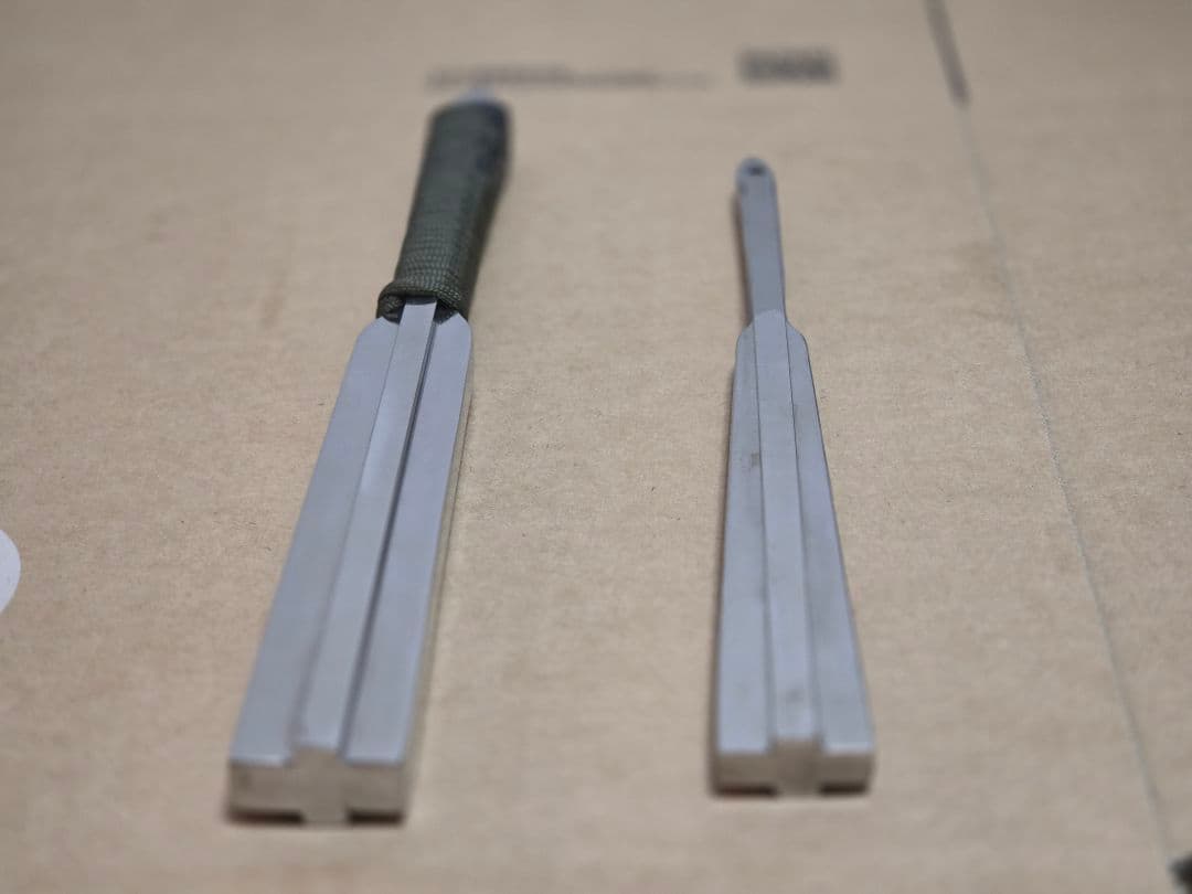 親骨入り手慣らし鉄扇（中）