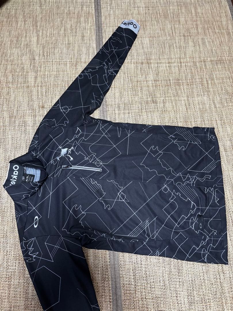 【ほぼ新品】オークリーメンズ 吸汗速乾モックネック 長袖シャツ
