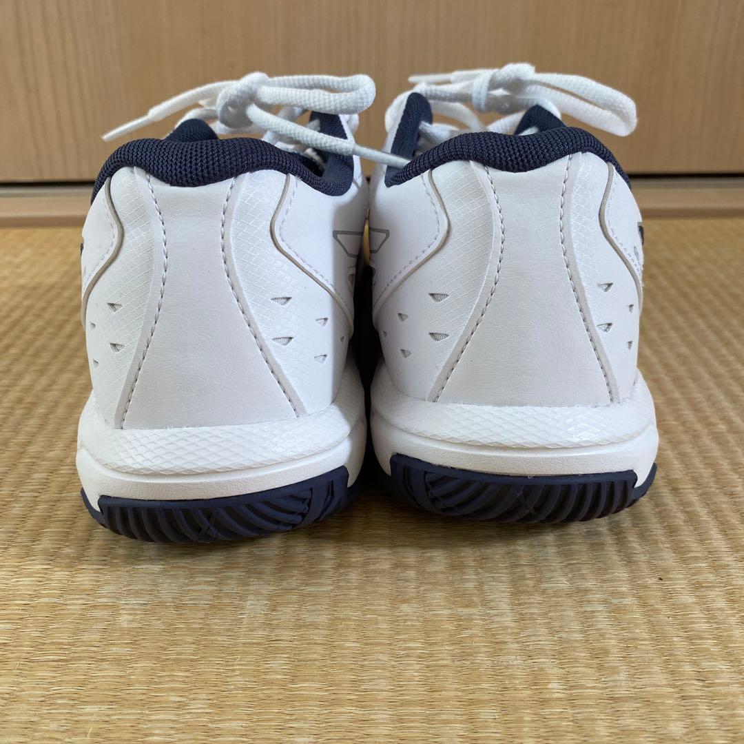 23.5㌢　試着のみ使用　ASICS バレーボールシューズ ホワイト