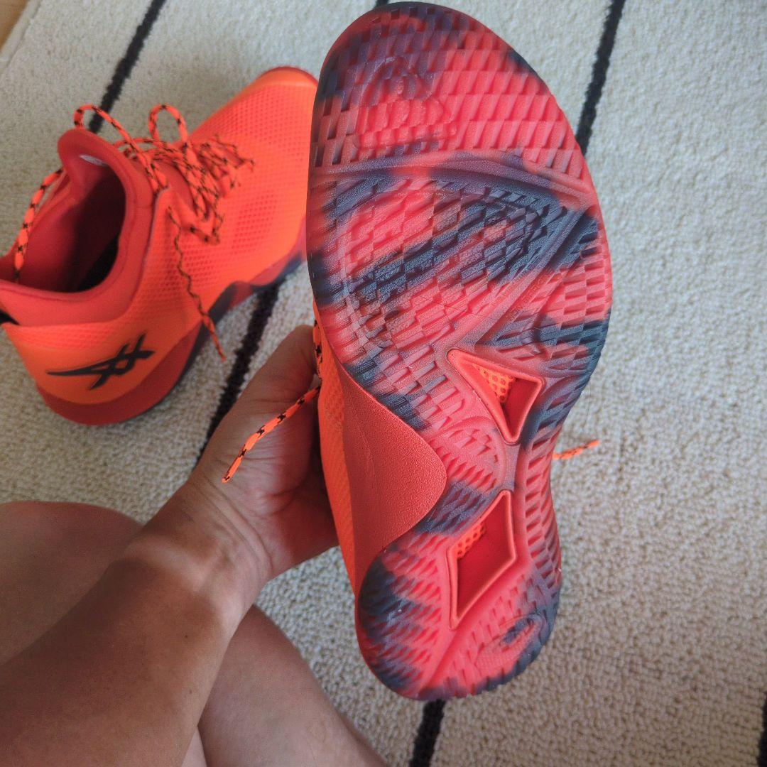 ASICS バスケットボールシューズ オレンジ
