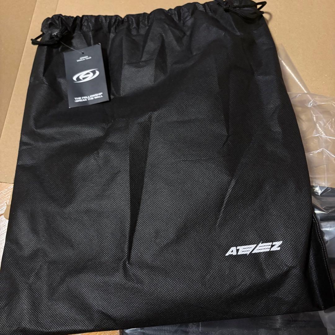 ATEEZ グッズ　SLING BAG
