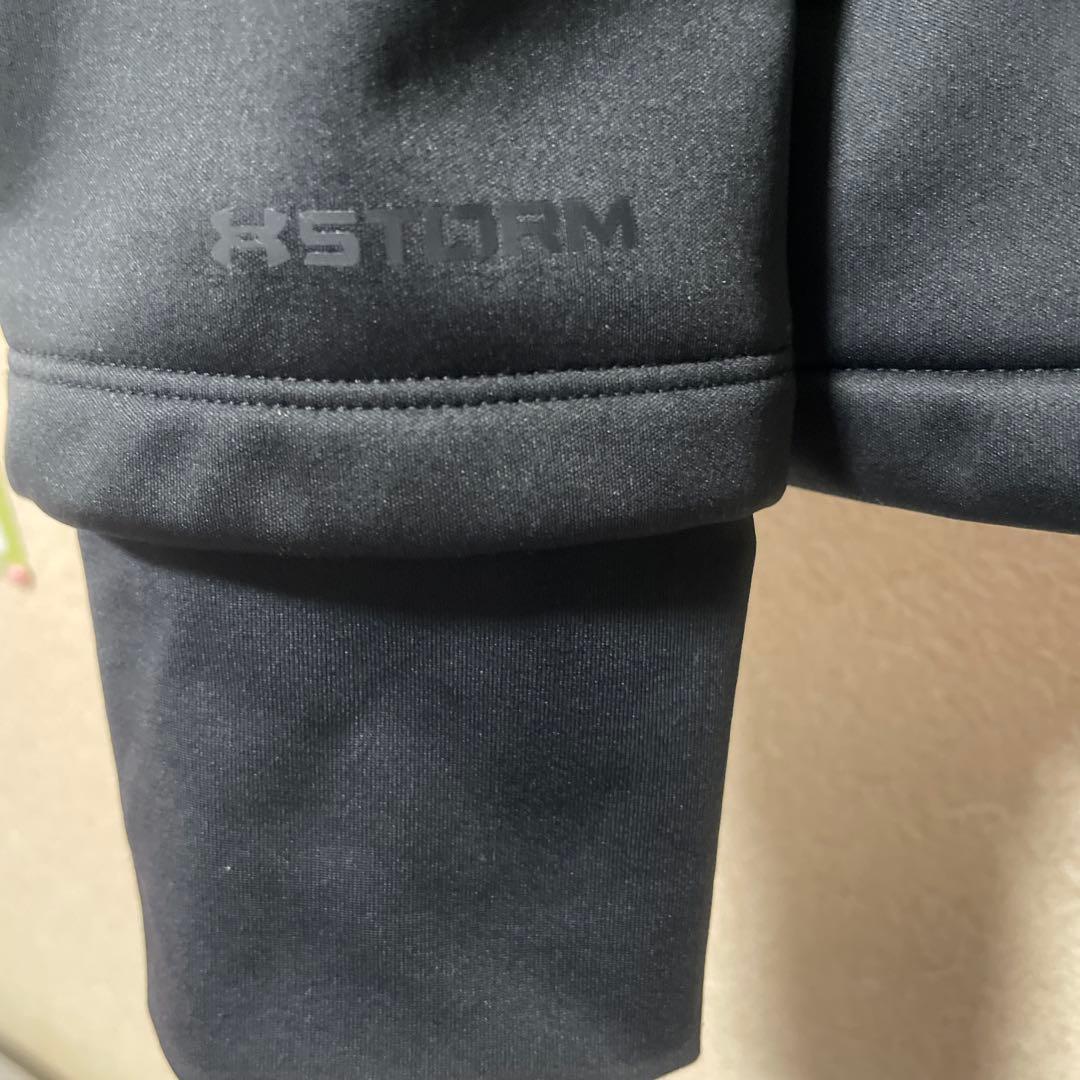 再値下げ　美品　UNDER ARMOUR ブラック アウター