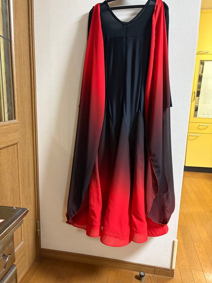 さ*ら様 本日のみオークション9999〜社交ダンス用ドレス 黒と赤のグラデーショ