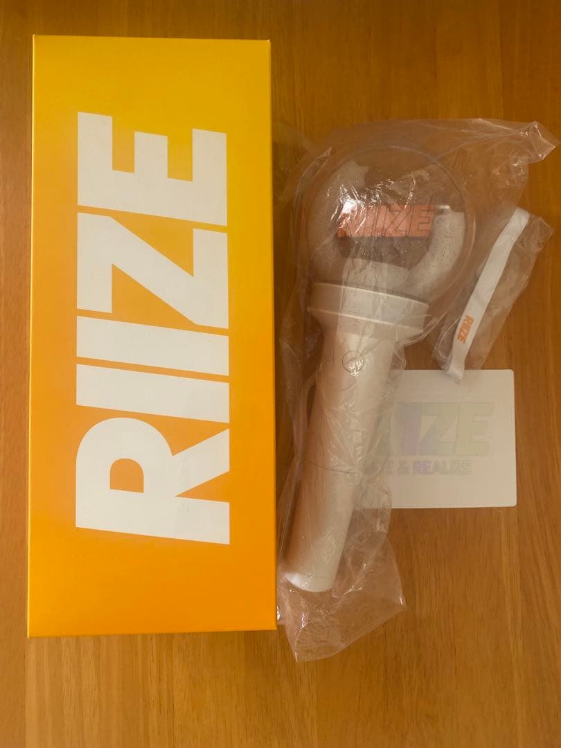 【未使用】RIIZE ペンライト　(ステッカー、予備ストラップ付き)