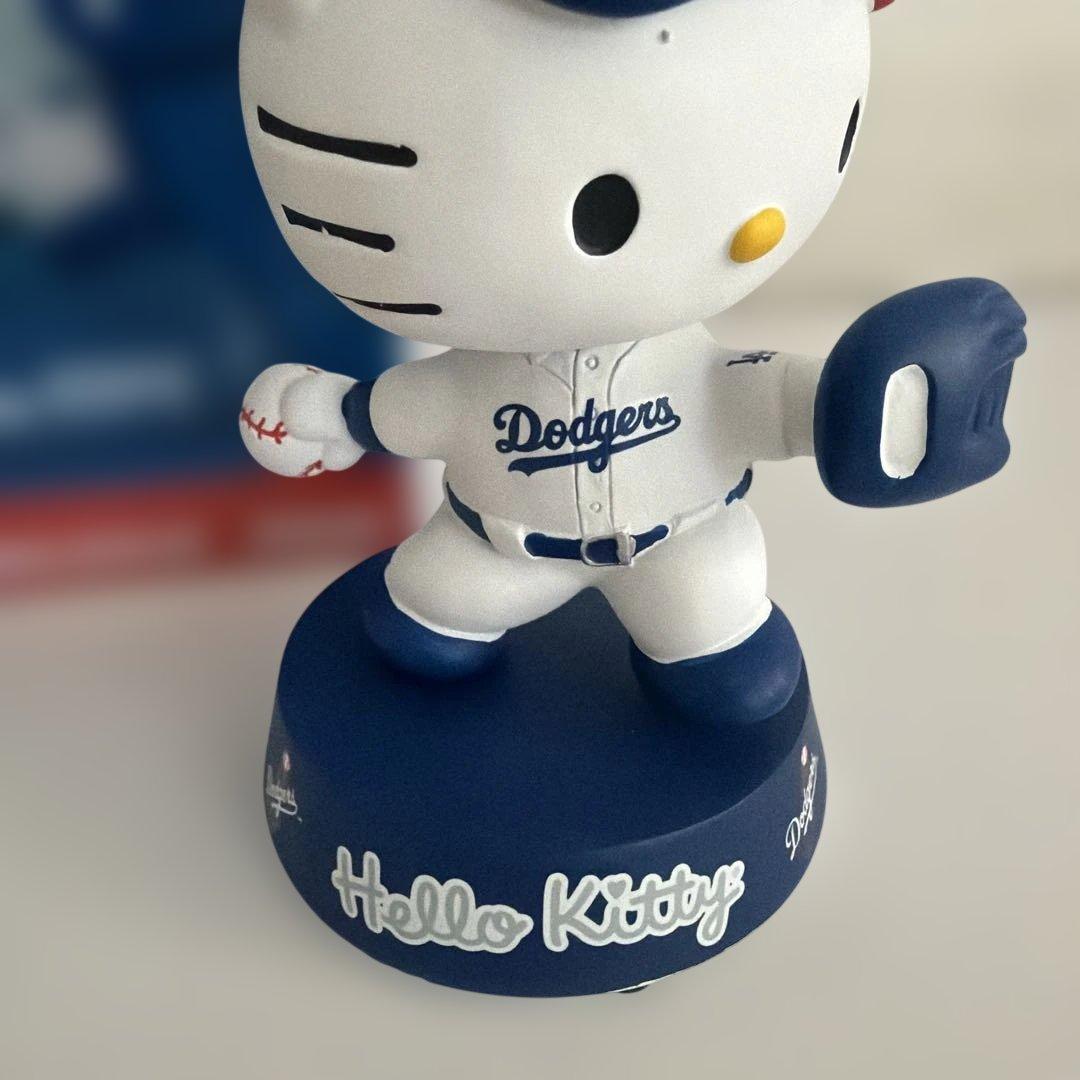 激レア 新品 箱付ハローキティ × ドジャース ボブルヘッド 陶器のような重厚感
