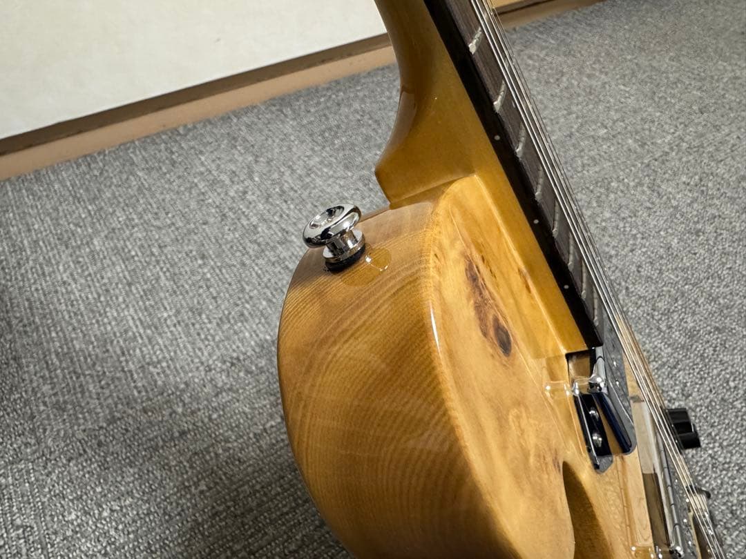 新品同様 Bigsbyタイプ　エレキギター