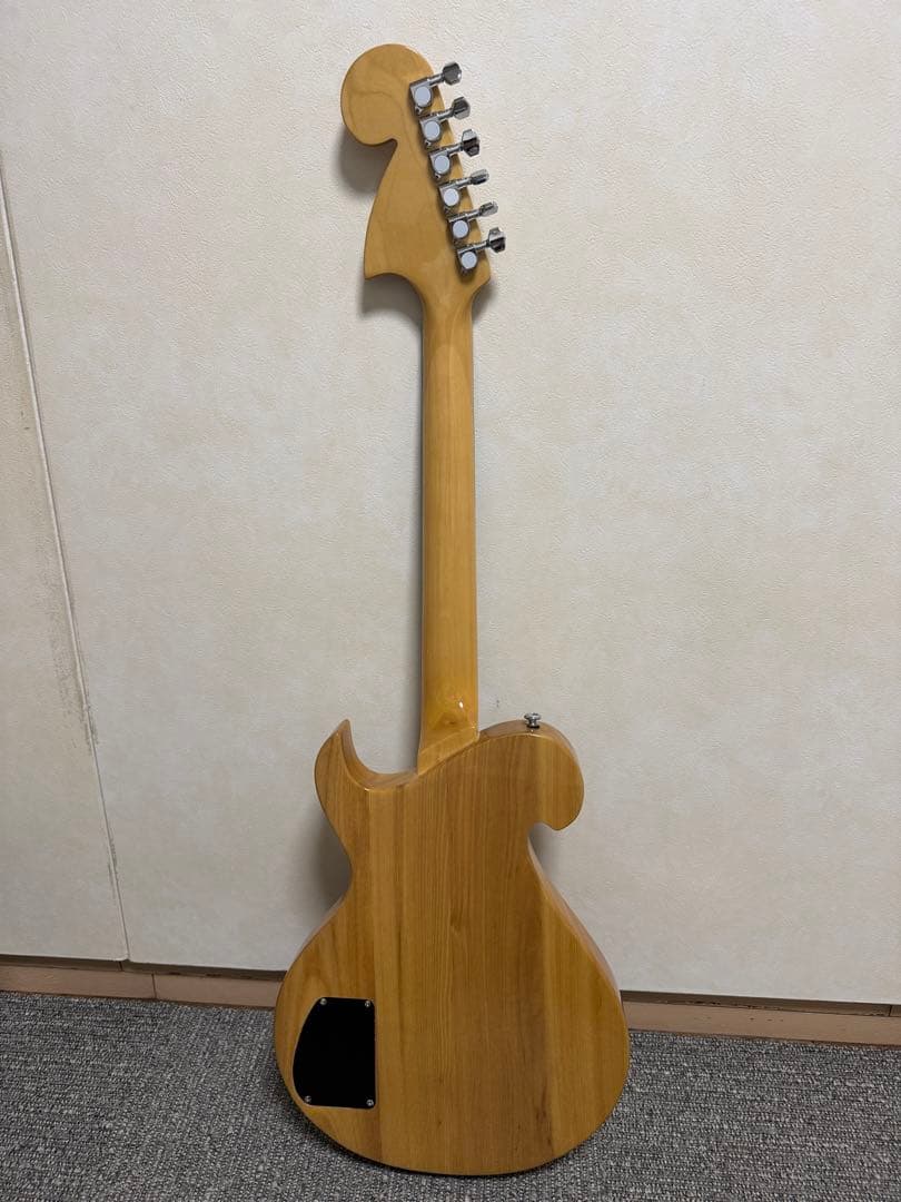 新品同様 Bigsbyタイプ　エレキギター