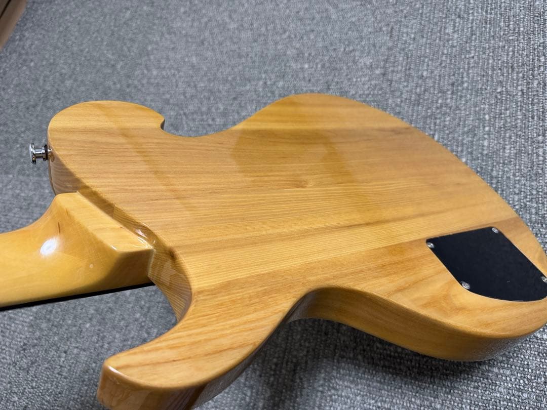 新品同様 Bigsbyタイプ　エレキギター