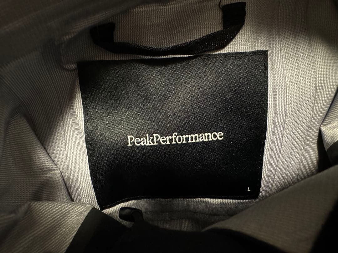 ピークパフォーマンス グラビティ ジャケット　Peak performance