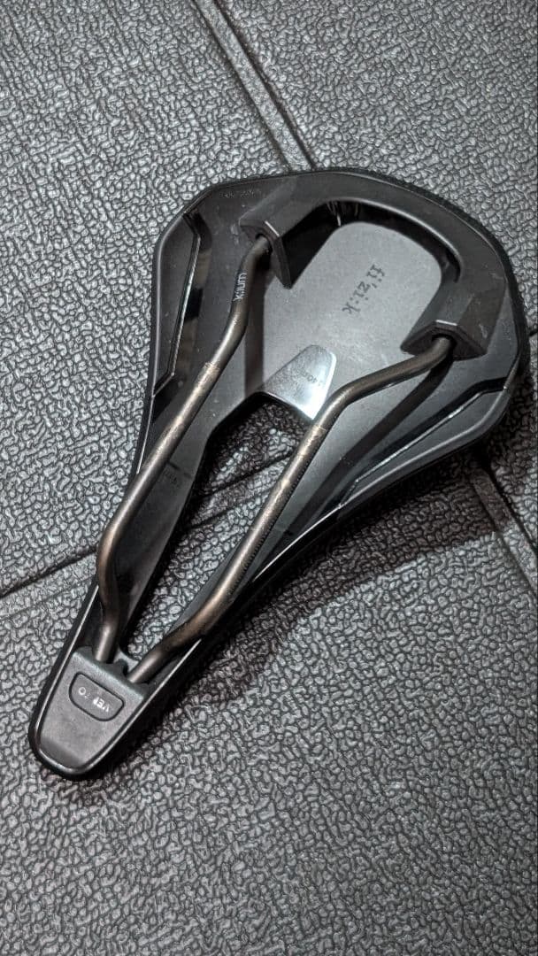 Fizik VENTO ARGO R3 サドル