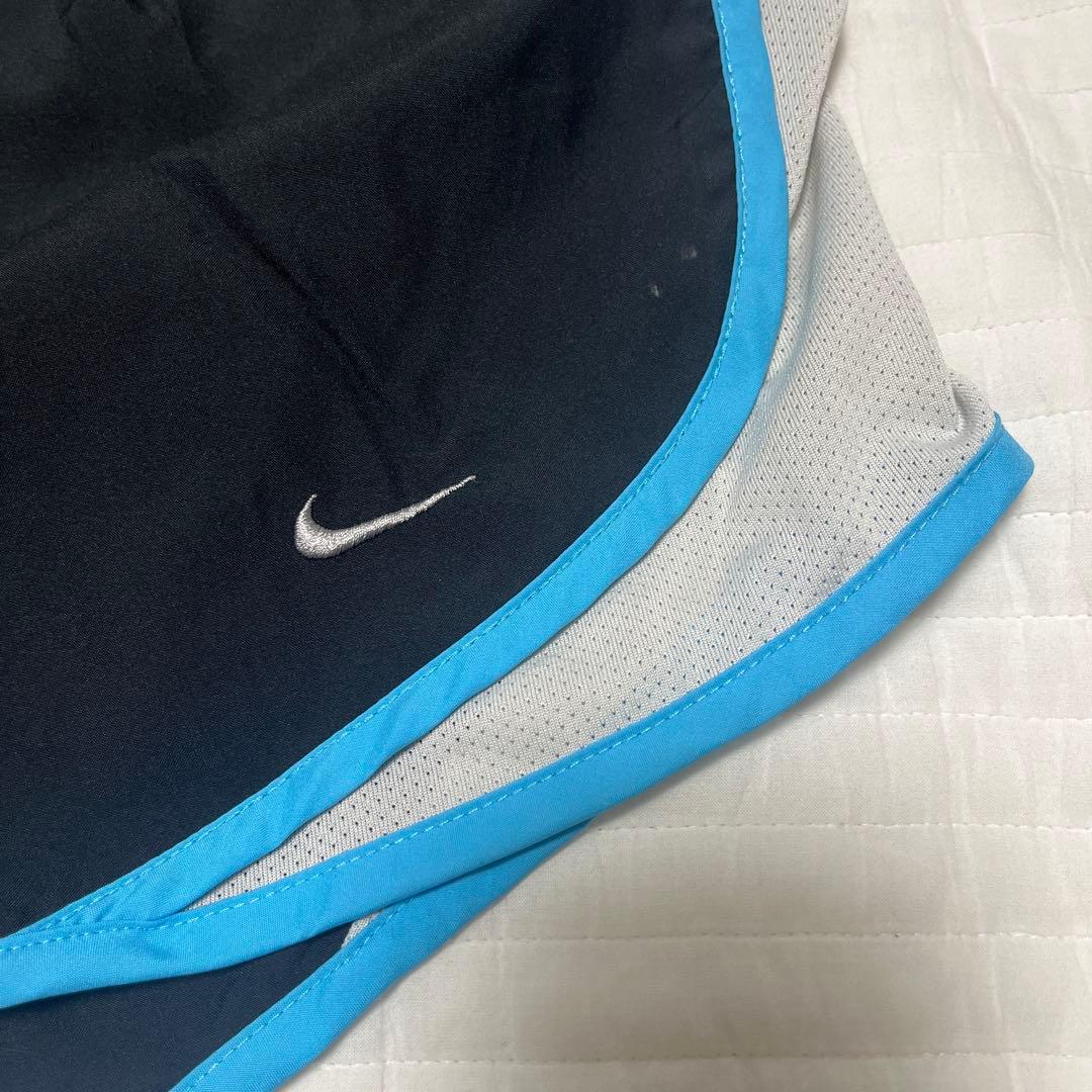 【新品未使用】NIKEウィメンズトレーニングウェアセット　ブラック＆ライトブルー