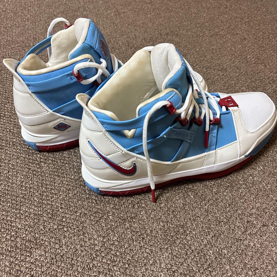 NIKE レブロン　ジェームズ　バスケットボールシューズ　スニーカー