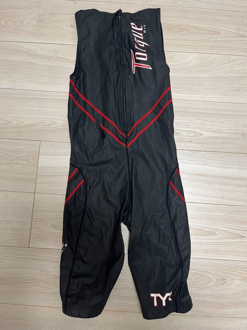 TYR スイム用スキンスーツ TORQUE PRO Mサイズ 黒/赤