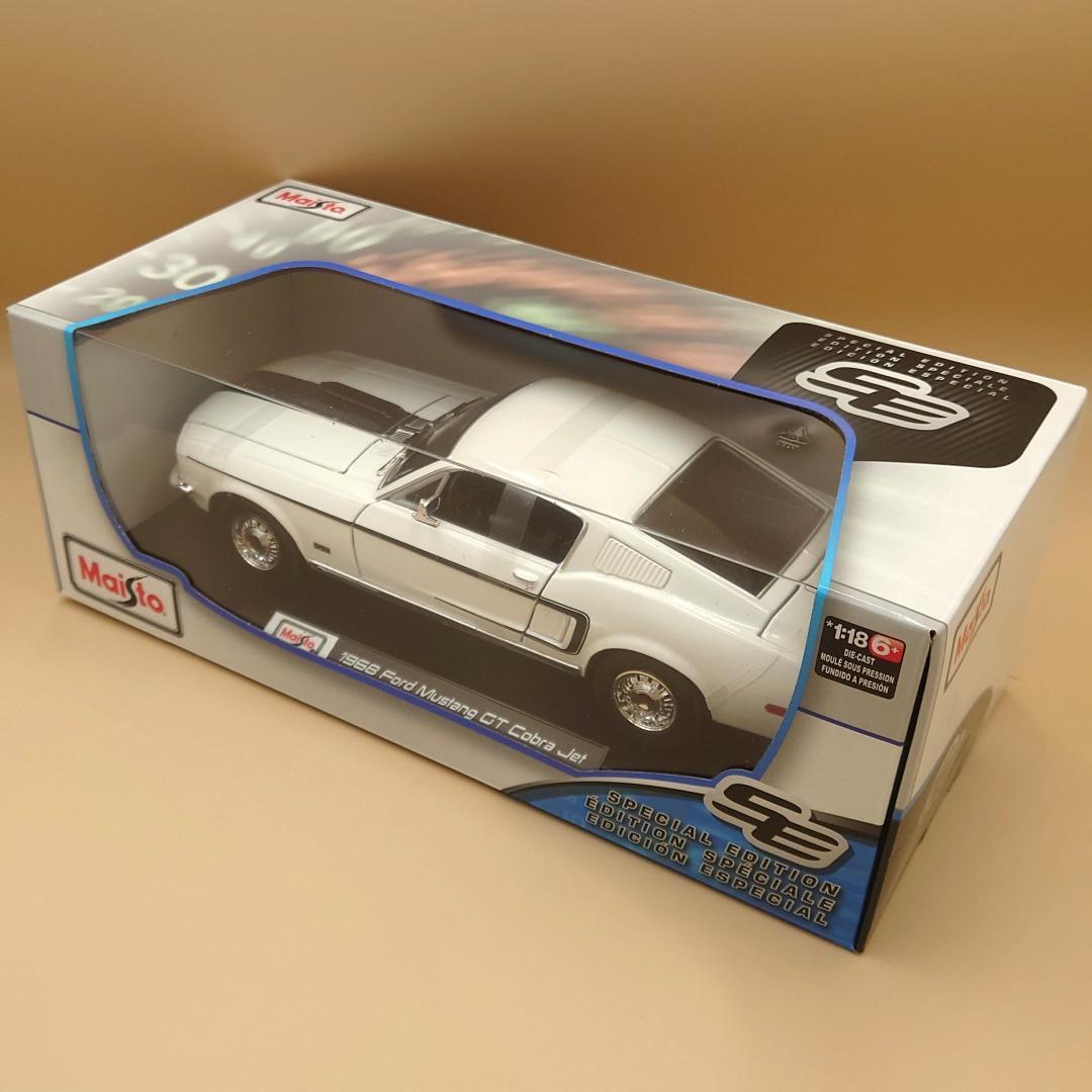 1/18 フォードマスタングGTコブラ ジェット ホワイト 1968 ミニカー