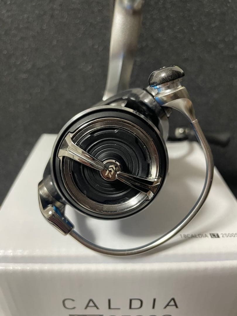 【美品】ダイワ 18 カルディアLT 2500S スプール スタンドセット