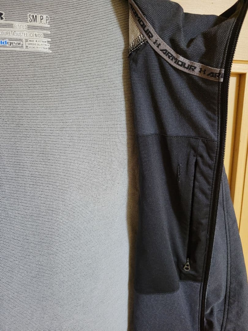 UNDER ARMOUR　コールドギアジップジャケット