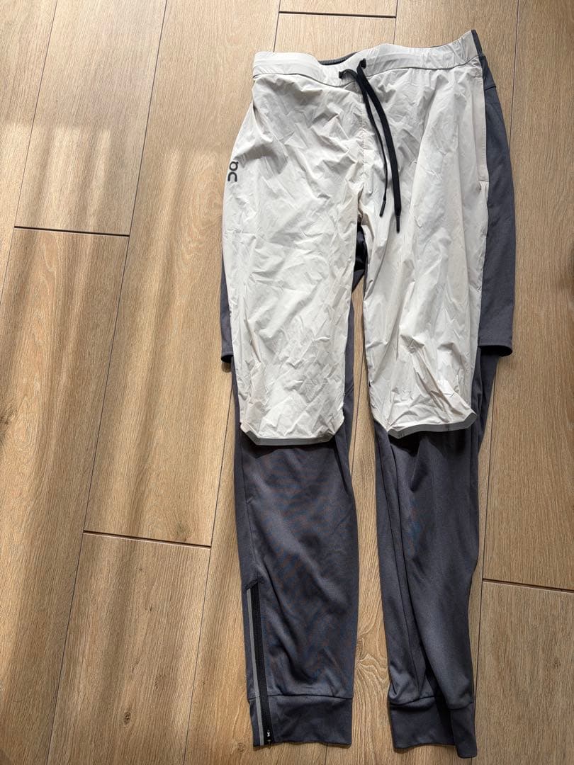 On Weather Jacket メンズXS(上) ウィメンズS(下・穴あり)
