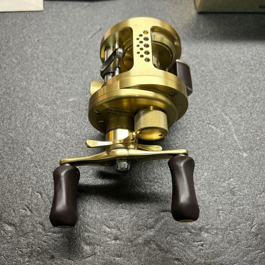 未使用美品　SHIMANO カルカッタコンクエスト101 RH443