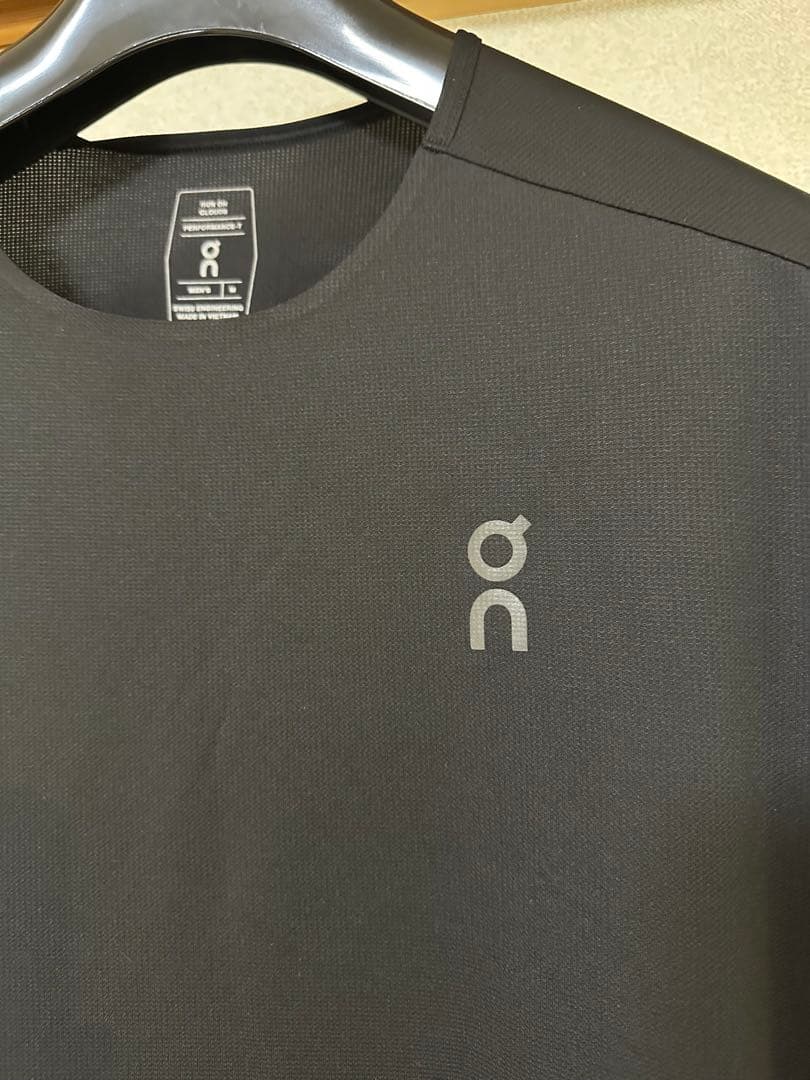 【大幅値下げ】ON Performance-T ブラック Mサイズ 半袖Tシャツ