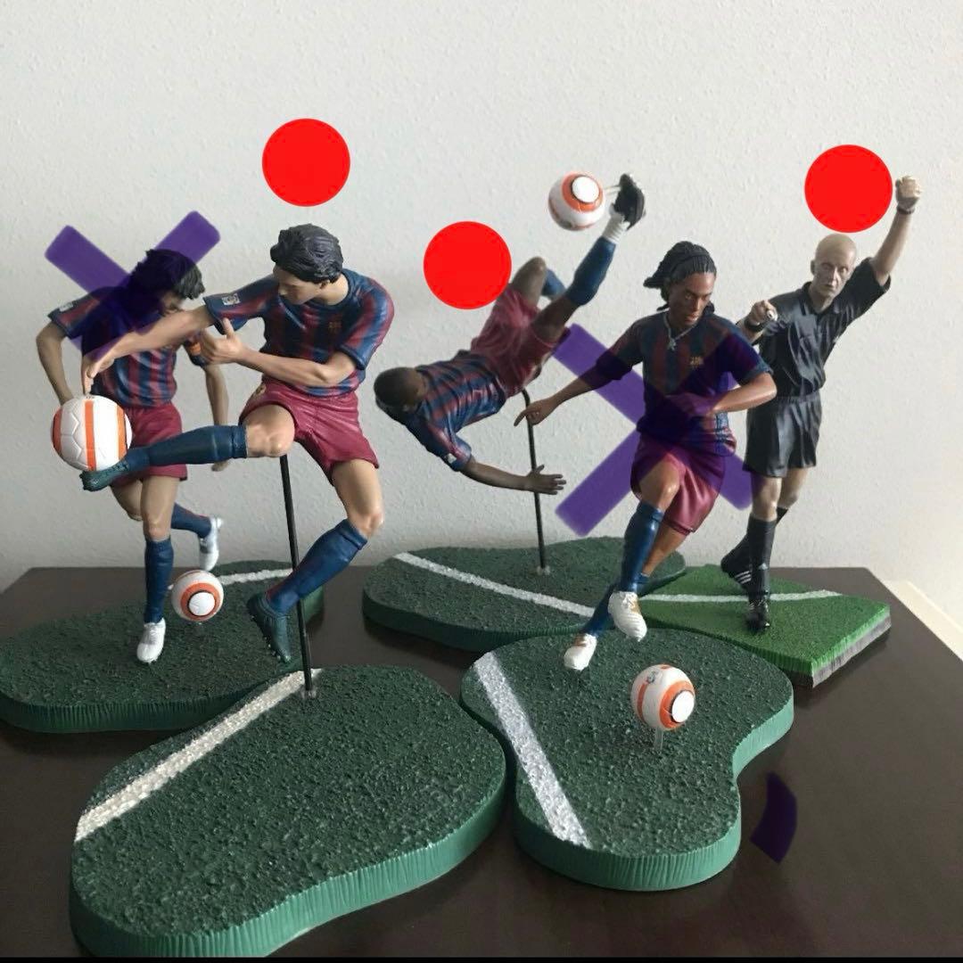 バルセロナ サッカー選手 審判フィギュア3体セット