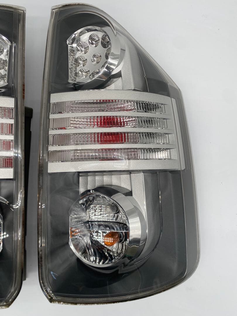 トヨタ ヴォクシー ノア 70系 純正テールランプ 左右セット