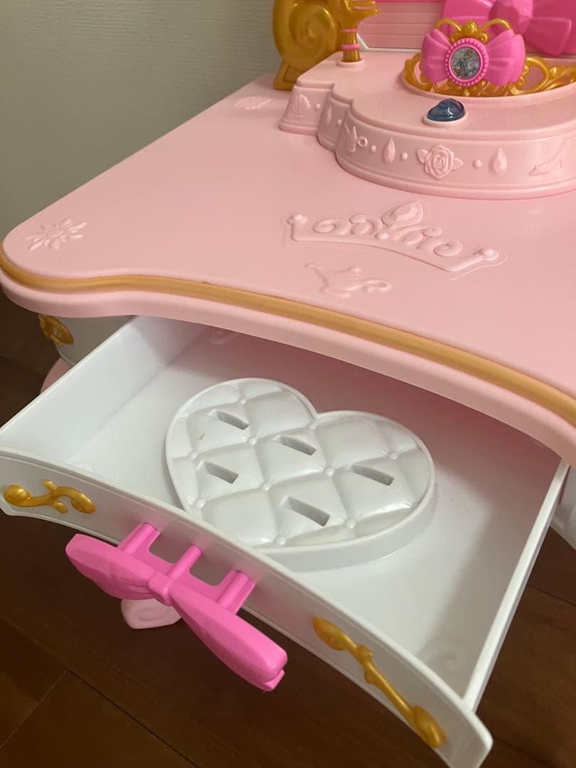 ディズニーストア　ドレッサー　プリンセス　ピンク　ティアラ　disney