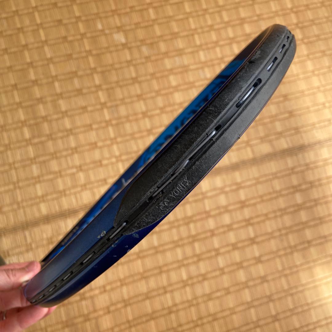 ヨネックス　テニスラケット　EZONE100L 2020モデル　グリップ2
