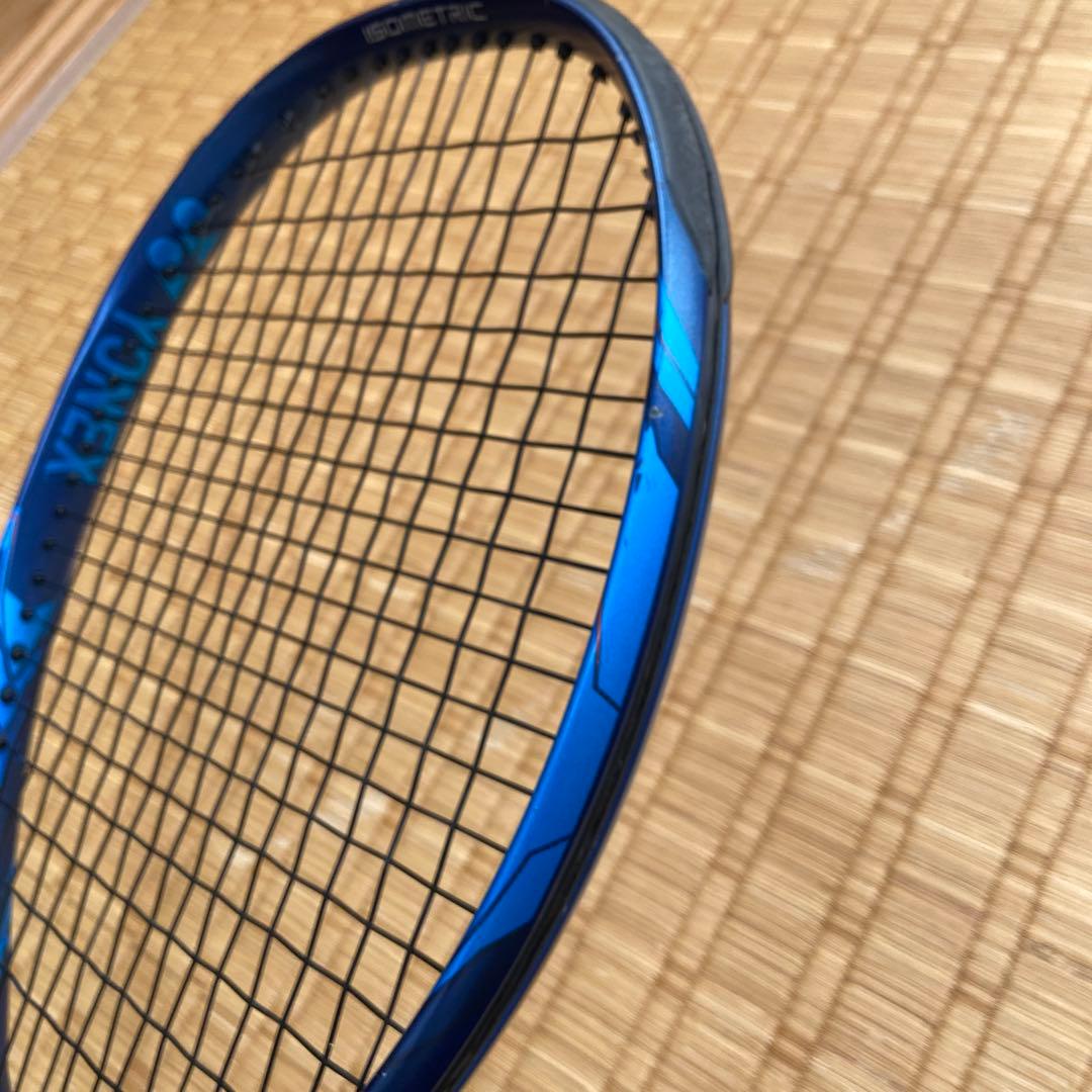 ヨネックス　テニスラケット　EZONE100L 2020モデル　グリップ2