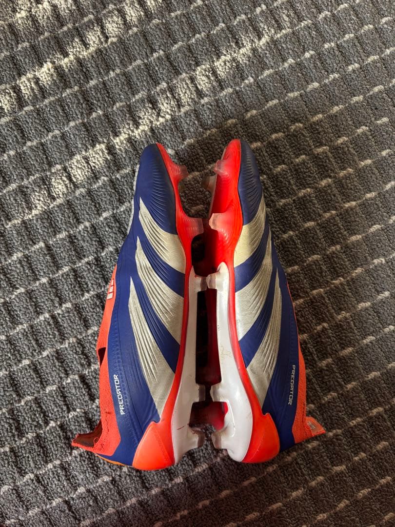 adidasプレデター FG サッカースパイク 青赤