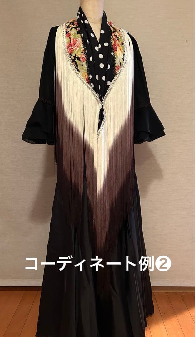ハンドメイド　フラメンコ衣装　シンプル黒ワンピース　赤ペチコート付き