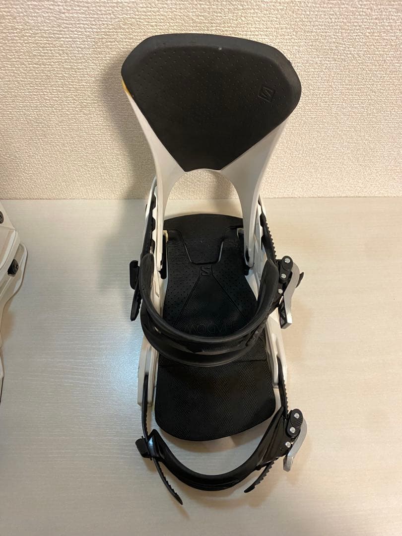 SALOMON　DISTRICT　ディストリクト　 M　白　23-24