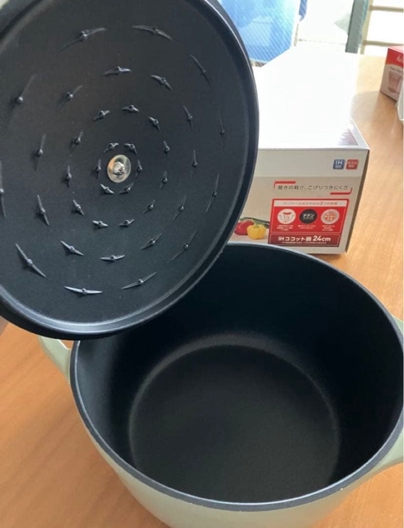 美品　ティファール キャストライン　エアココット　セージグリーン　24cm
