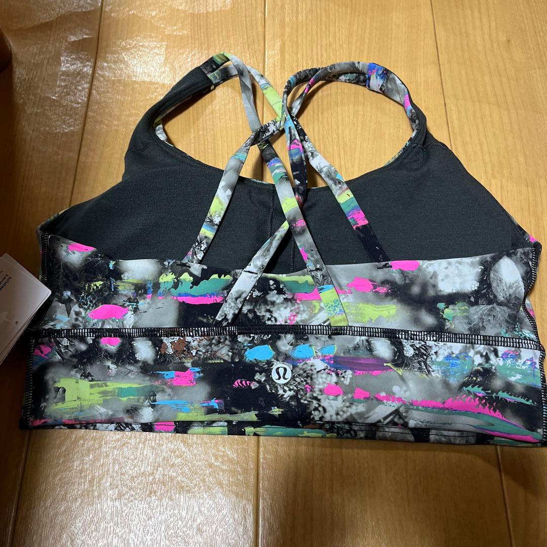lululemon新品タグ付き背中見せ！ルルレモン　マルチカラートップス
