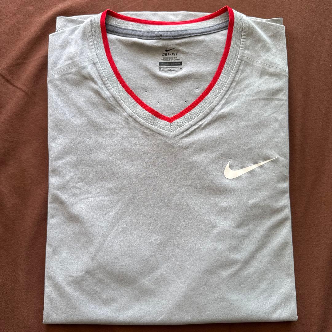 Nike フェデラーVネック Tシャツ グレー