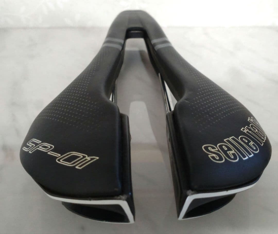 Selle Italia SP-01 ブラック サドル