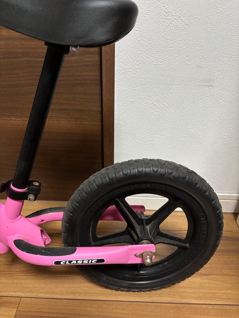 STRIDER バランスバイク ピンクセット　ヘルメット付き　カスタムサドル