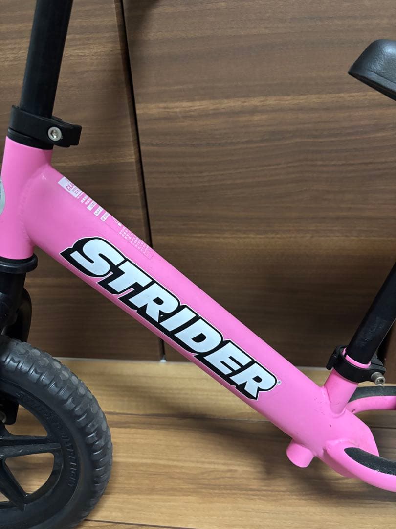 STRIDER バランスバイク ピンクセット　ヘルメット付き　カスタムサドル
