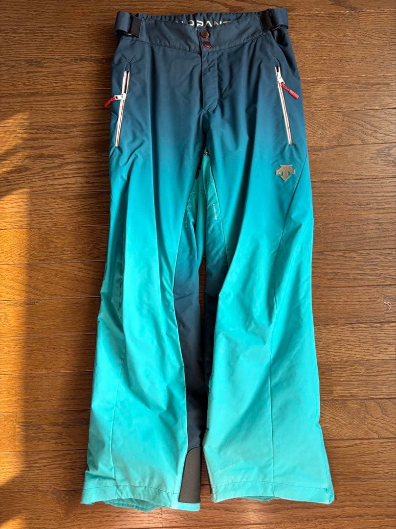 中古品　上位モデル　スキーウェア 上下セット　DESCENTE　Mサイズ