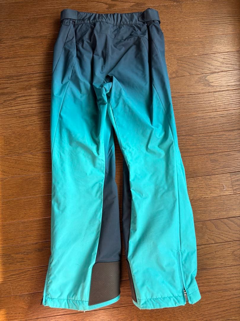 中古品　上位モデル　スキーウェア 上下セット　DESCENTE　Mサイズ