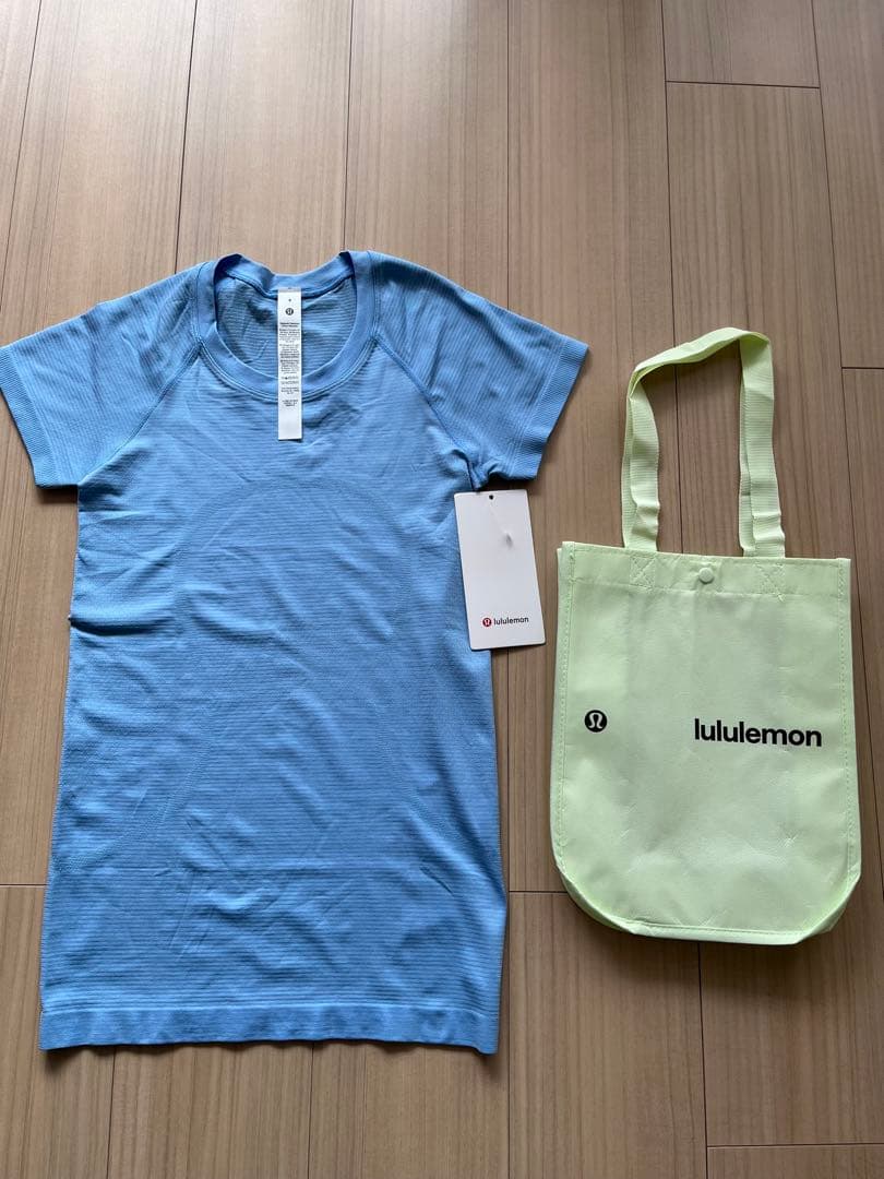新品☆lululemon☆ライトブルー☆Swiftly Tech☆Tシャツ☆S