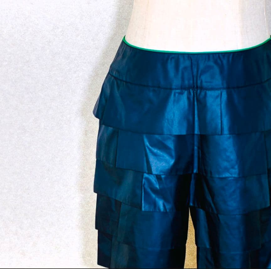 良品 アルチビオ ティアード ショートパンツ ゴルフウェア S 光沢感 キレイめ