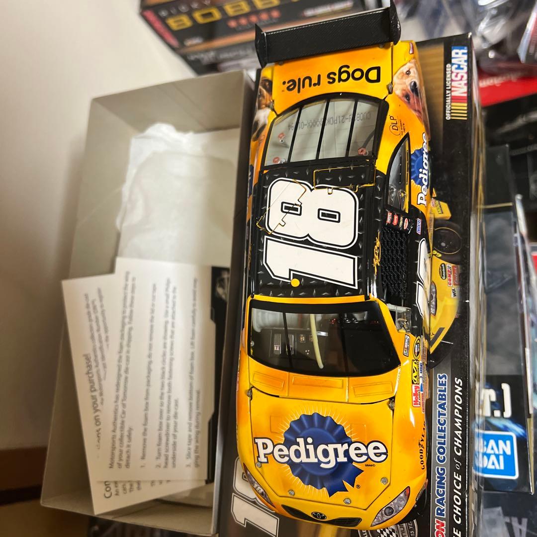 ミニカー KYLE BUSCH 2011 PEDIGREE 1/24 ACTION