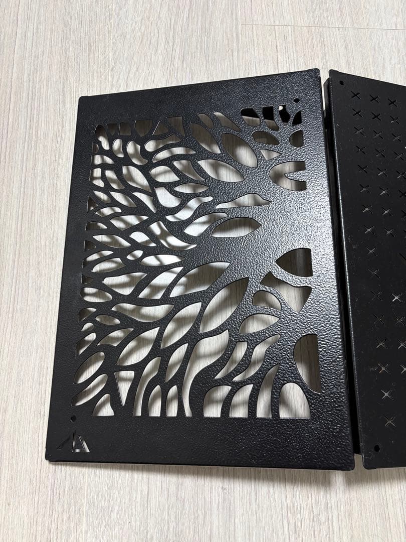 【美品】ブラックデザイン　BXプレート　ツリー柄計2枚