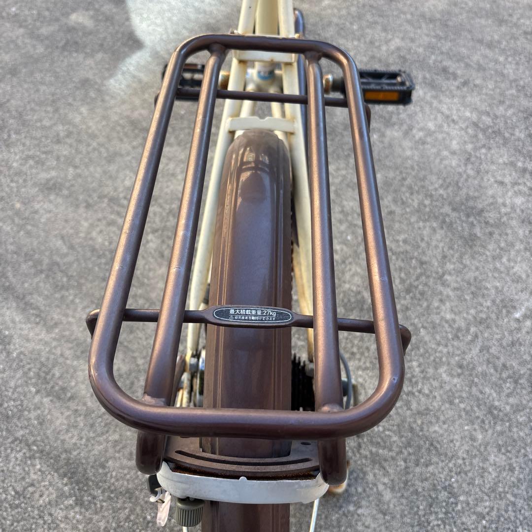 クリーム色シティサイクル バスケット付き
