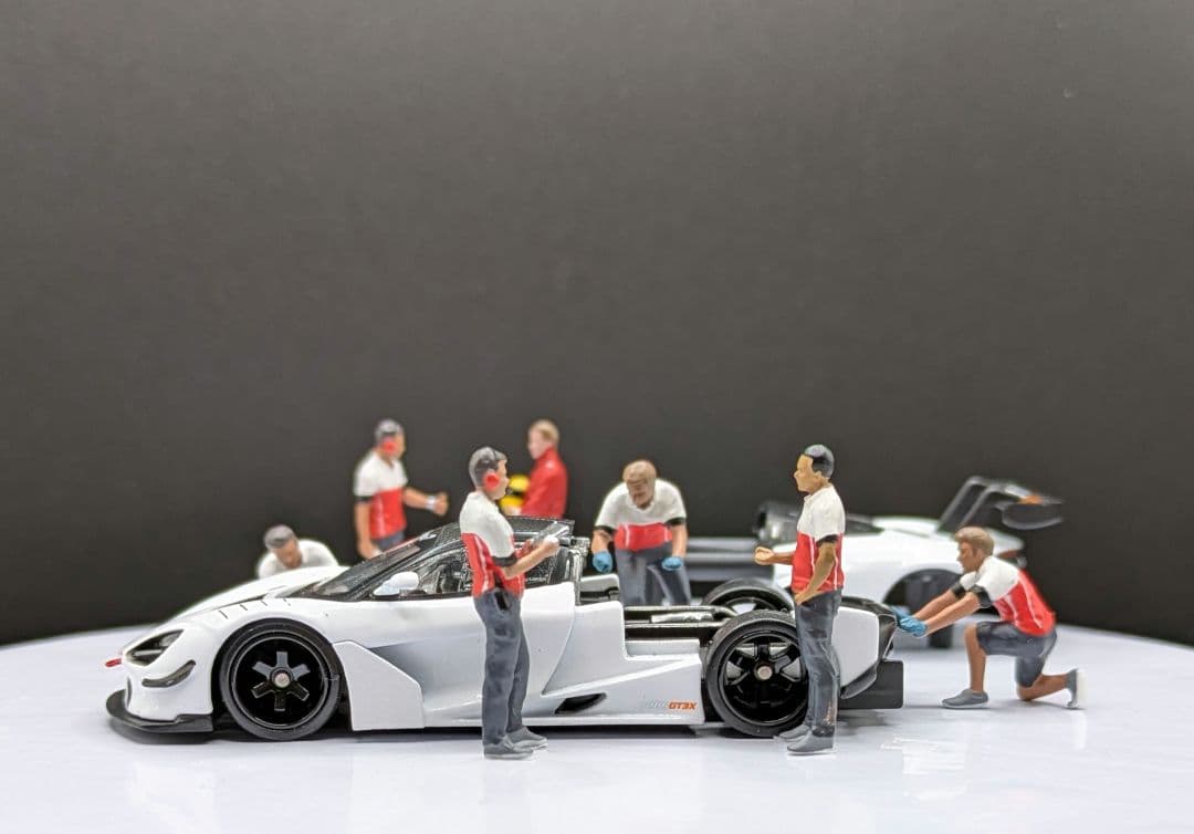 1/64マクラーレン 720S GT3X＆ピットクルーフィギュア