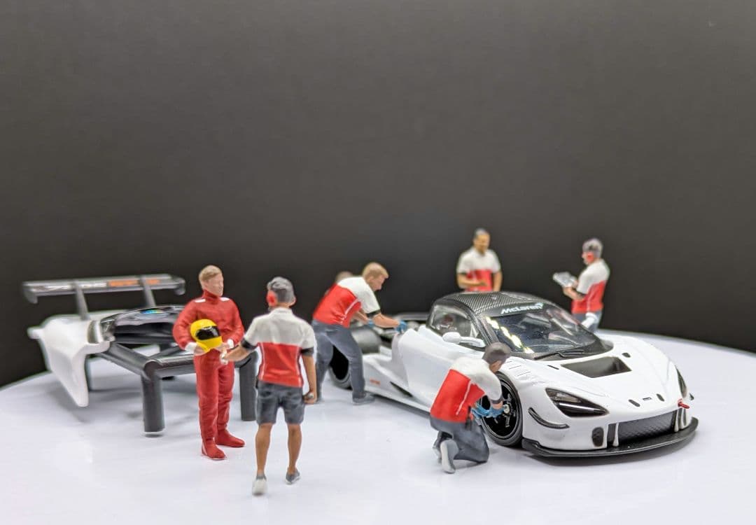 1/64マクラーレン 720S GT3X＆ピットクルーフィギュア