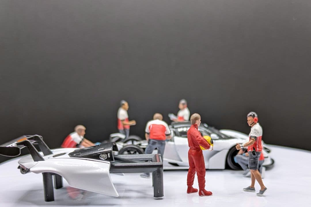 1/64マクラーレン 720S GT3X＆ピットクルーフィギュア