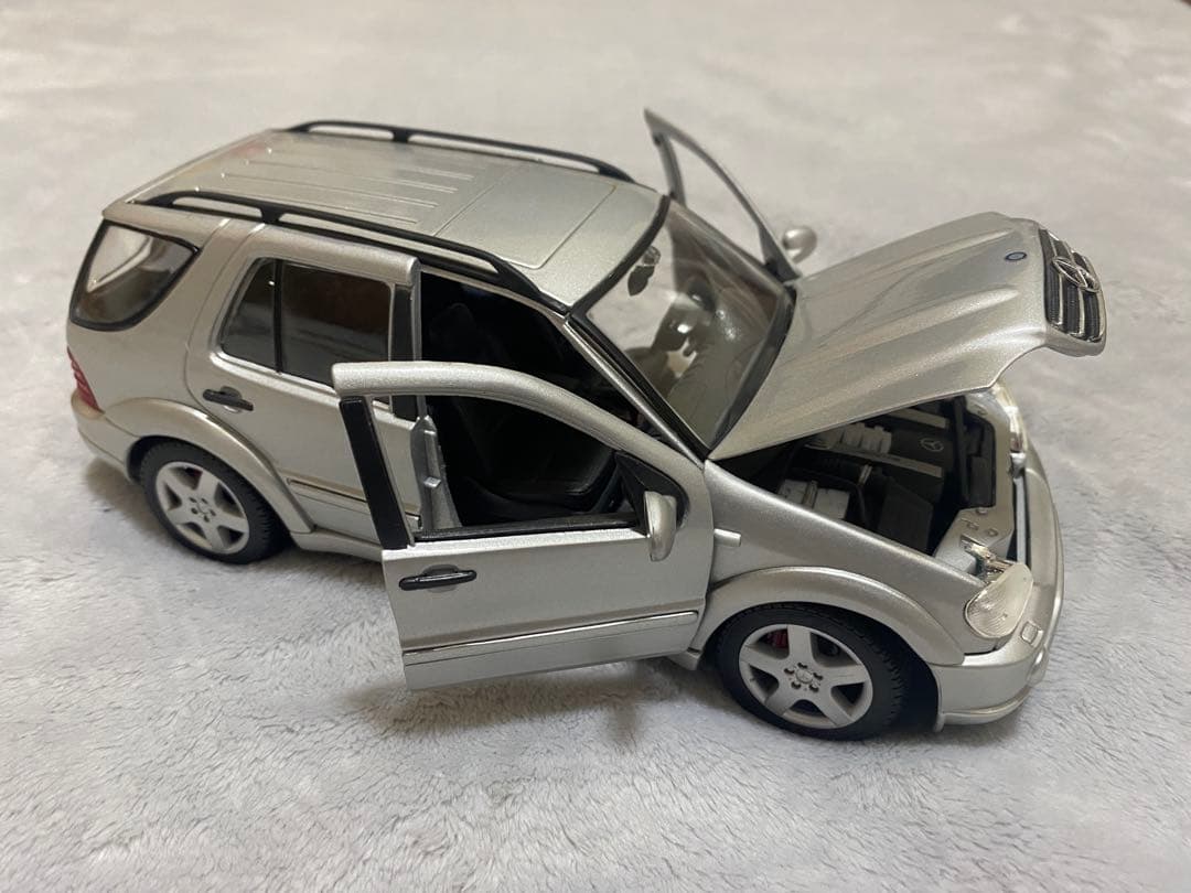 ミニカー Maisto Mercedes-Benz ML 55 1/18