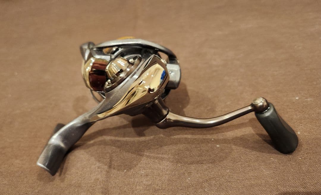 極美品　Daiwa LUVIAS 2506H スピニングリール ルビアス