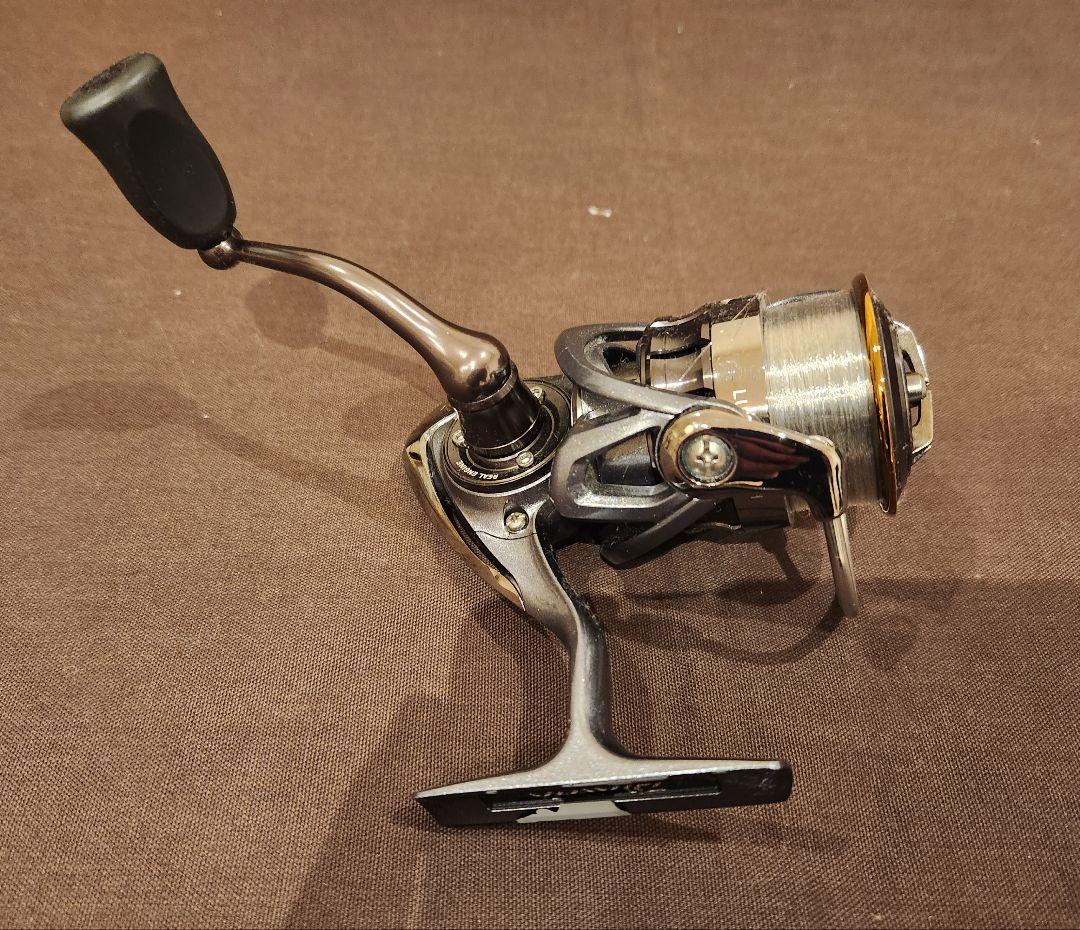 極美品　Daiwa LUVIAS 2506H スピニングリール ルビアス